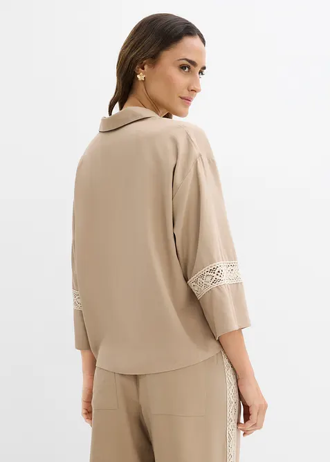 Blus i f&ouml;ljsam viskos, bonprix
