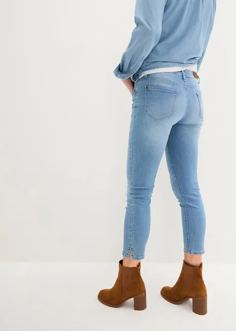 Bekv&auml;ma 7/8-stretchjeans med slits, bonprix