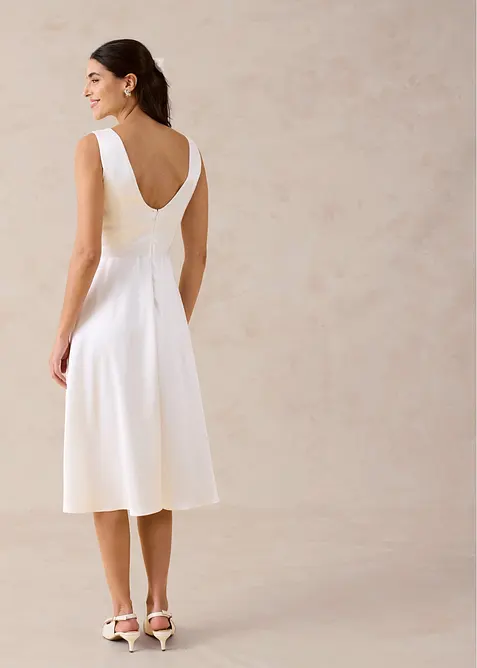 Fodralkl&auml;nning av glansig satin, bonprix