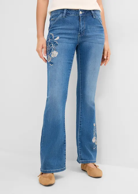 Vida jeans med blombroderi, bonprix