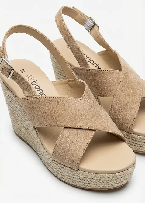 Sandalett med kilklack i baststil, bonprix