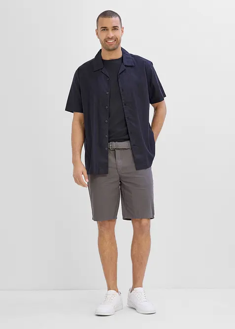 Stretchiga shorts med res&aring;rmidja och sk&auml;rp, Regular Fit, bonprix