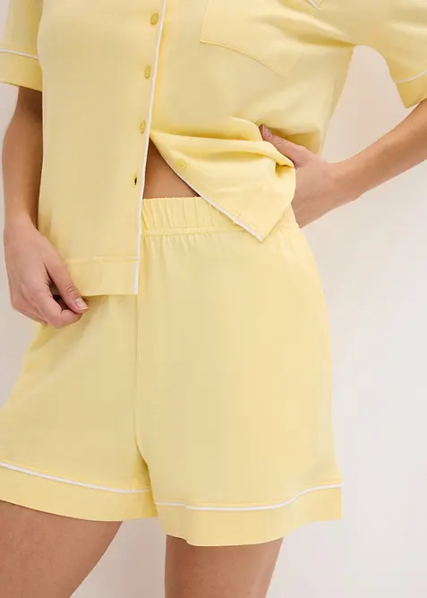 Pyjamas med shorts, i mjuk viskosmix, bonprix