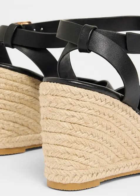Sandalett med kilklack i baststil, bonprix