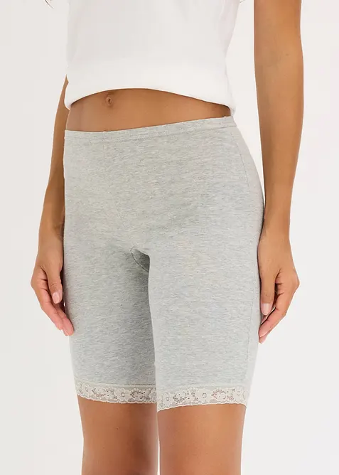 En f&ouml;rm&aring;nlig f&ouml;rpackning med boxertrosor med l&aring;nga ben i ett mjukt material, bonprix