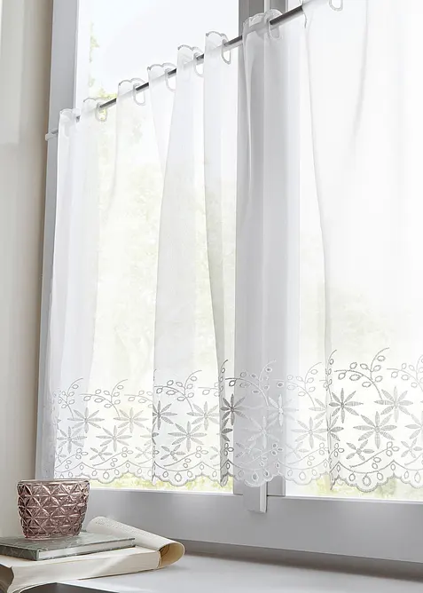 Caf&eacute;gardin med h&aring;lbroderi och &aring;tervunnen polyester, bonprix