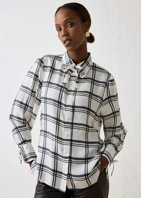 Blus i glansigt material av kupro och siden, bonprix