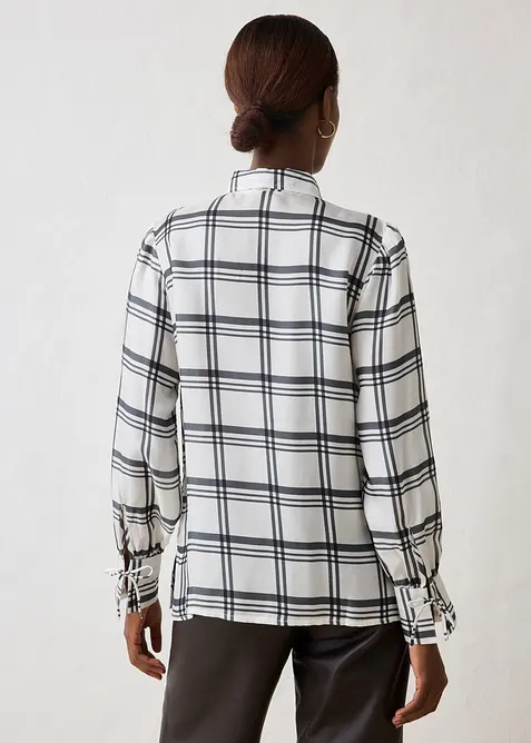Blus i glansigt material av kupro och siden, bonprix