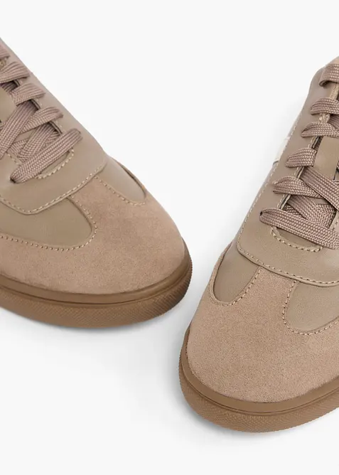 Sneakers med retrolook, bonprix