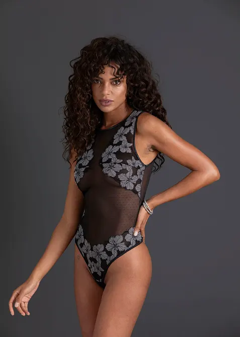 Stringbody med elegant broderi, bonprix
