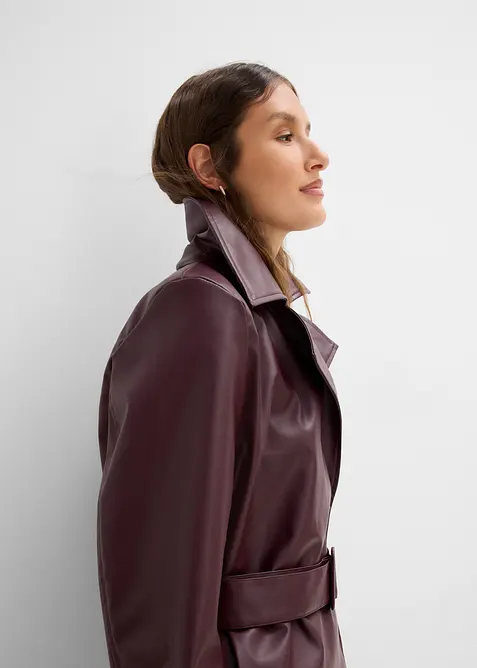 Kort trenchcoat i skinnimitation, bonprix