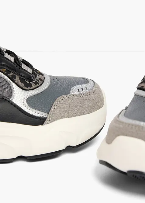 Kraftiga sneakers med djurm&ouml;nstrade detaljer fr&aring;n Fila, FILA