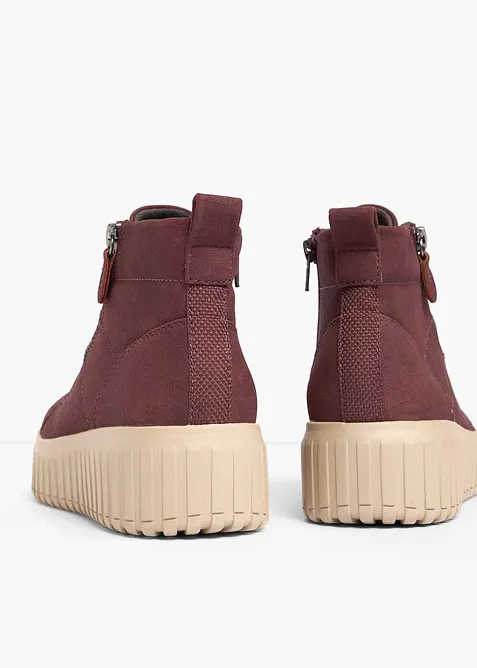 Sneakers med h&ouml;ga skaft och plat&aring;sula fr&aring;n Jana, Jana