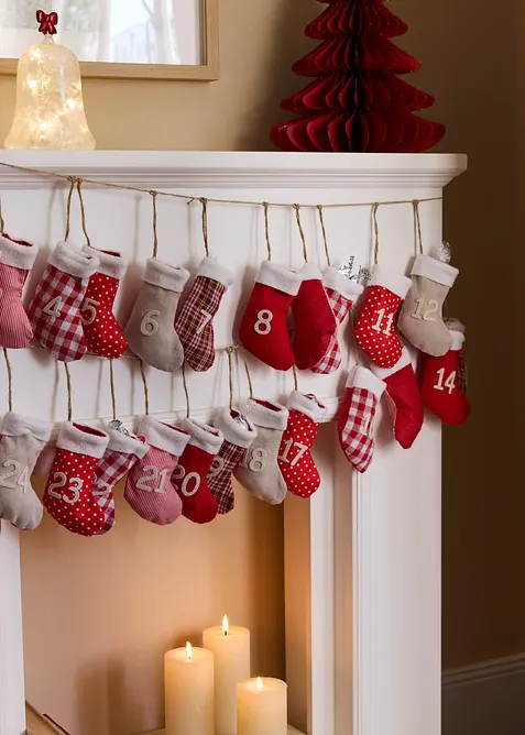 Adventskalender med julstrumpor, bonprix
