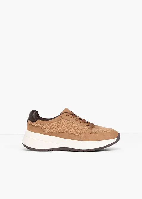 Chunky sneakers med detaljer i p&auml;lsimitation, bonprix