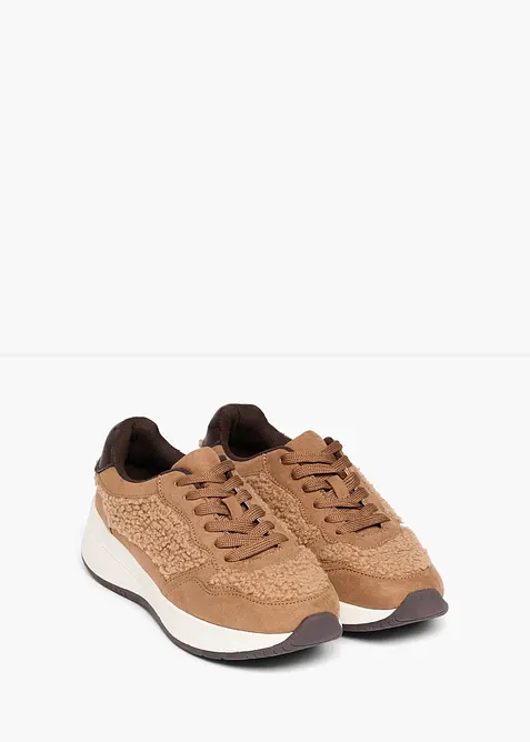 Chunky sneakers med detaljer i p&auml;lsimitation, bonprix