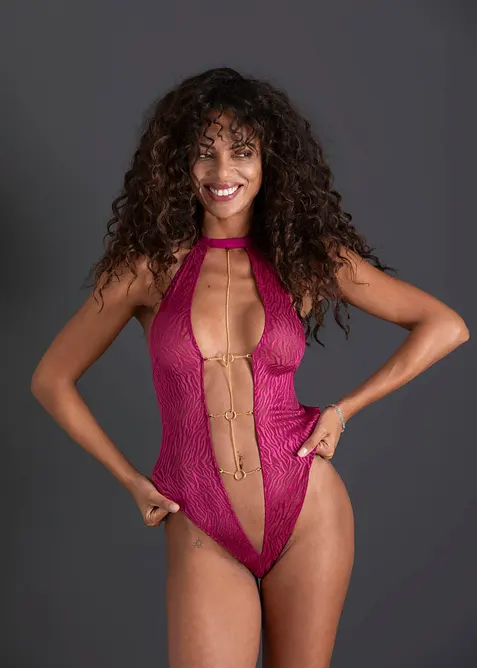 Stringbody med avtagbara kedjedetaljer, bonprix
