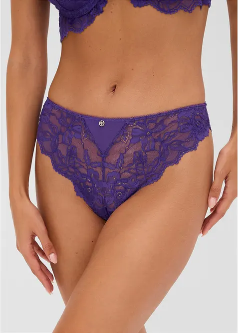 Stringtrosa med mjuk spets, bonprix