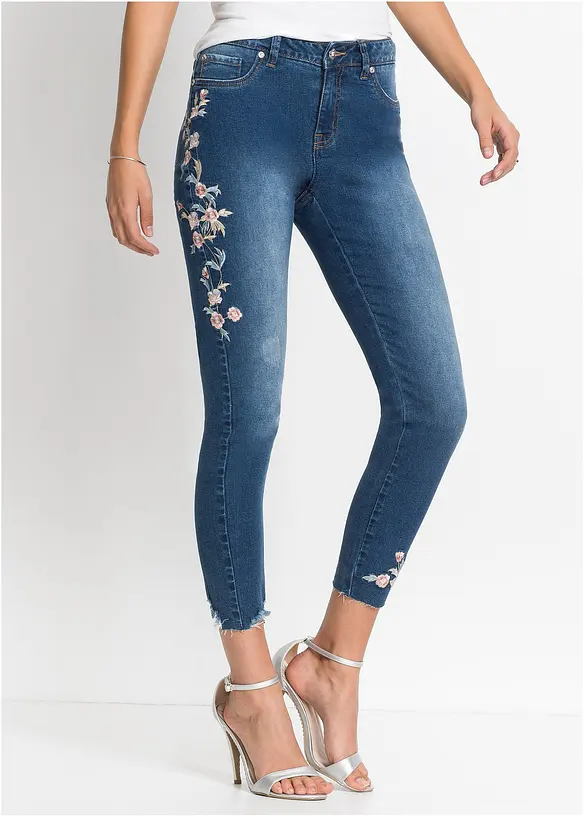 Jeans med broderi, bonprix