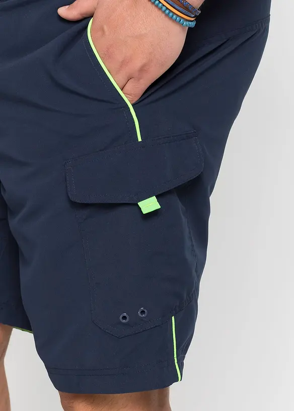 Badshorts med ficka p&aring; sidan, bonprix