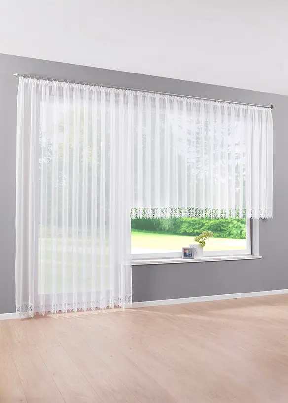 Gardin i återvunnen polyester med virkad kant, bonprix