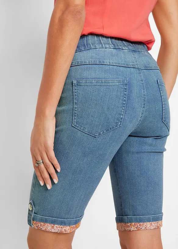 Jeansshorts med kontrasterande benslut, bonprix