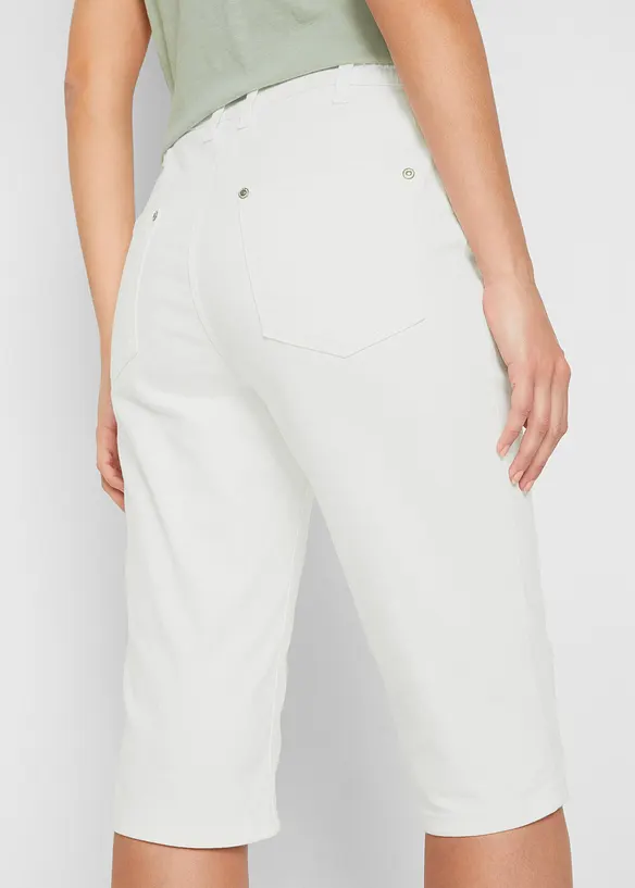 Stretchiga jeansbermudas med uppvikta benslut, bonprix