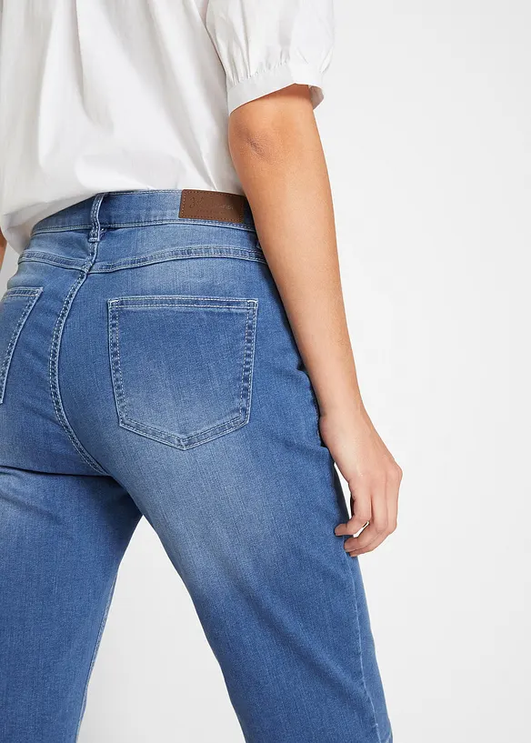 Bekväma stretchiga jeansbermudas, bonprix