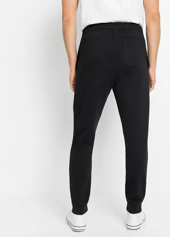 Joggingbyxa med &aring;tervunnen polyester, bonprix