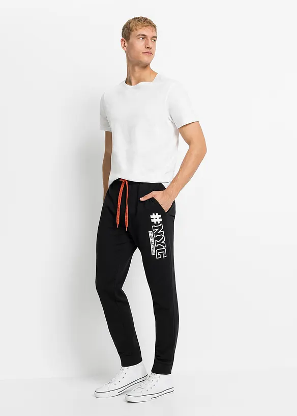 Joggingbyxa med &aring;tervunnen polyester, bonprix