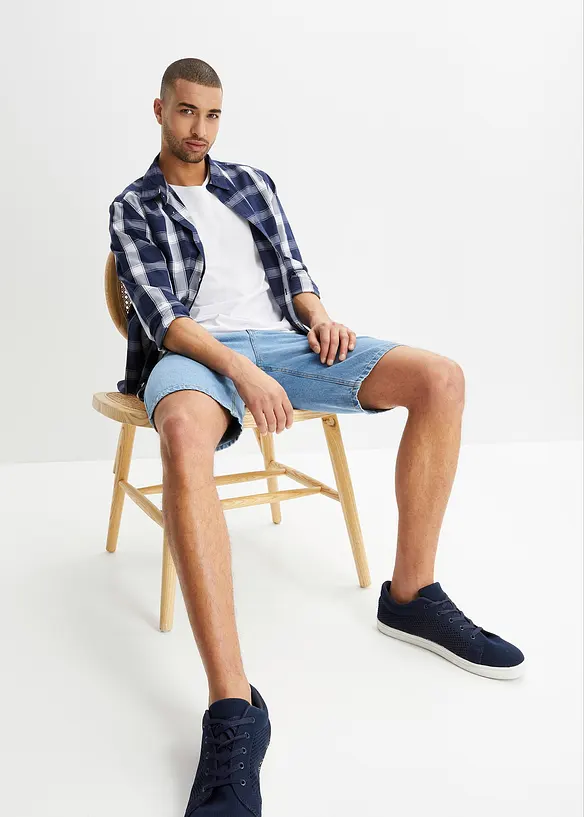 Jeansshorts med töjbar midja Classic Fit, bonprix