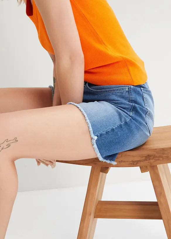 Stretchiga jeansshorts, Mid Waist, bonprix