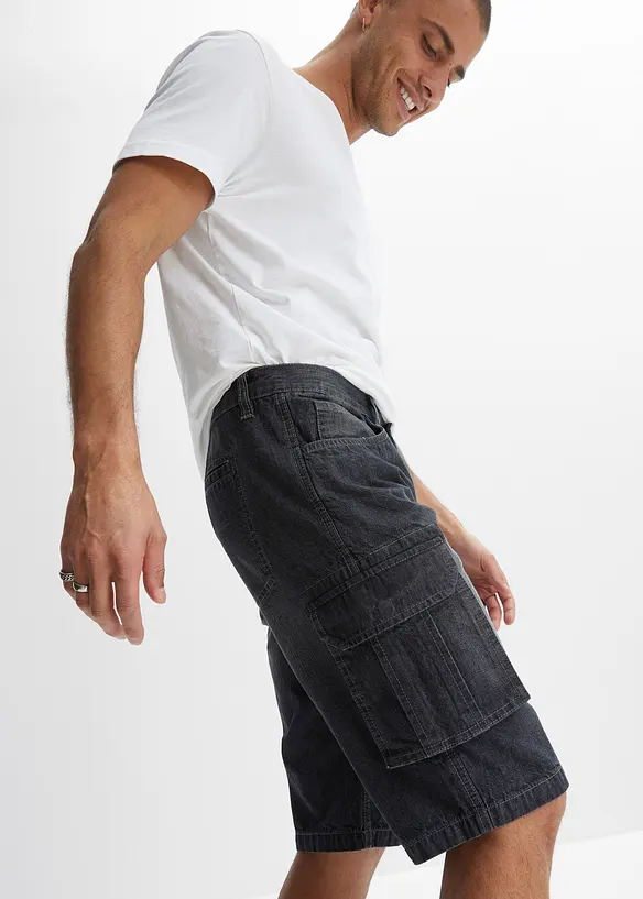 Jeansshorts med cargofickor, Relaxed Fit, bonprix