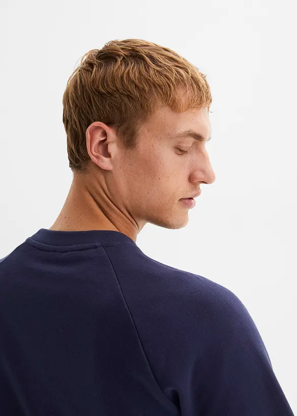 Sweatshirt med återvunnen polyester och raglanärmar, bonprix