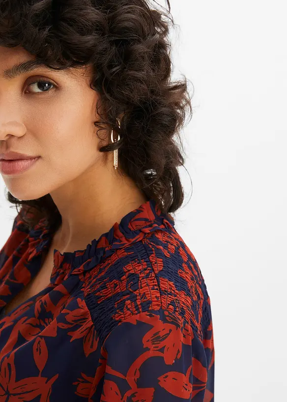 Chiffongblus med smockade detaljer, bonprix