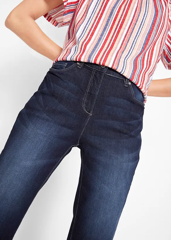 Stretchiga jeansbermudas med uppvikta benslut, bonprix