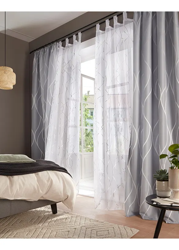 Gardinlängd i återvunnen polyester med glansigt mönster (1-pack), bonprix