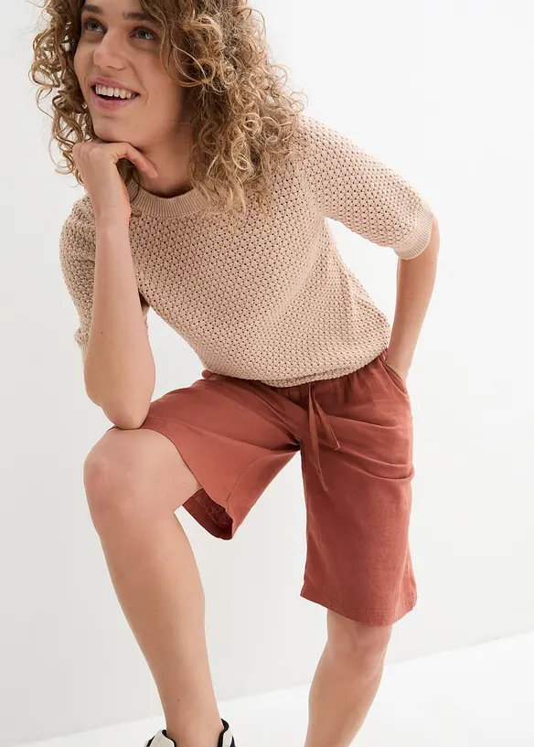 Ledigt skurna långa shorts i linne, bonprix