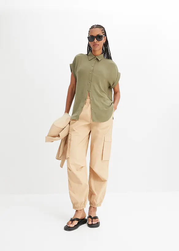 Kortärmad blus med återvunnen polyester, bonprix