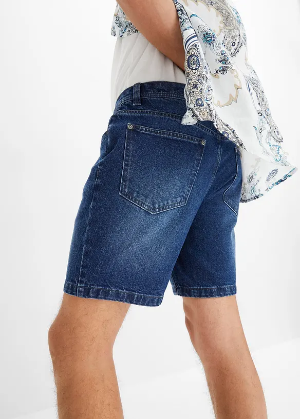 Långa stretchiga jeansshorts, Regular Fit, bonprix