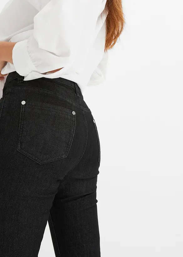Extra stretchiga jeans gjorda i ett tunt material, bonprix