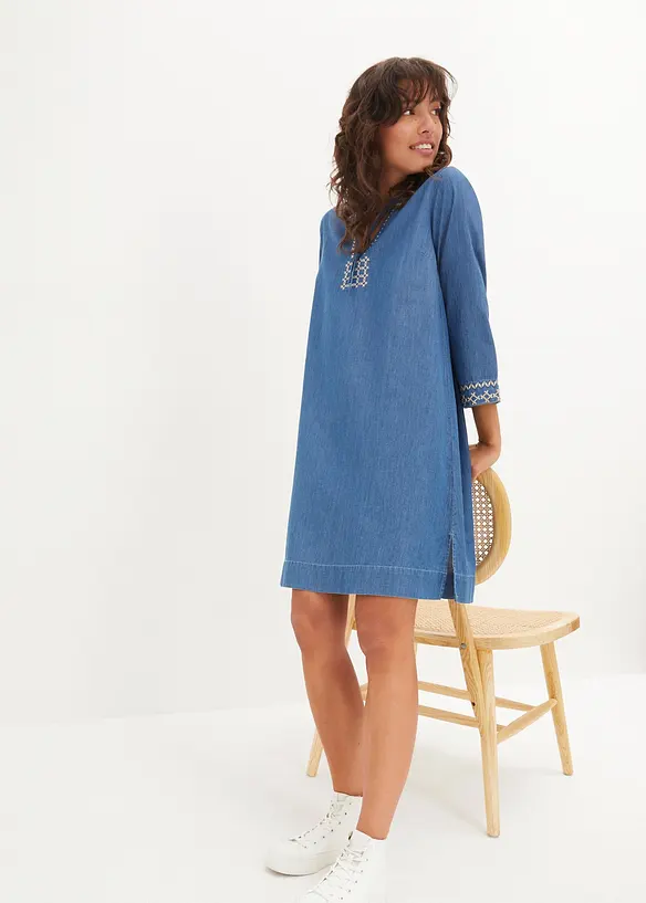 Jeansklänning med broderi, bonprix