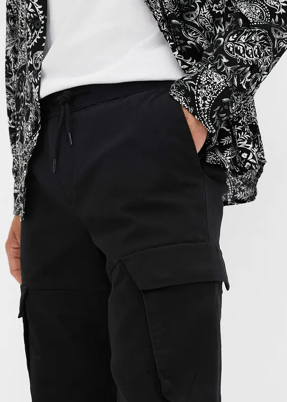 Cargobyxa i dra på-modell med raka ben, normal passform, bonprix