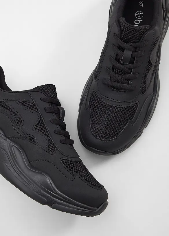Kraftiga sneakers med meshinfällningar, bonprix