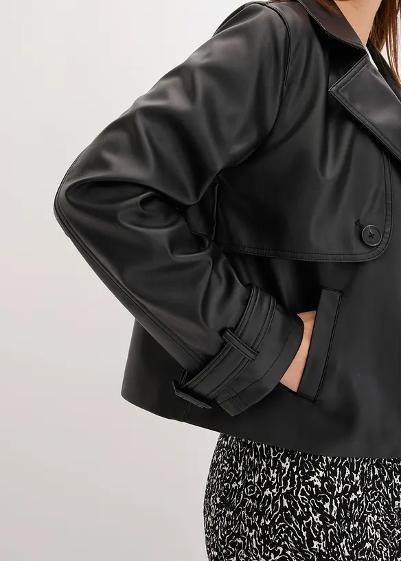 Kort trenchcoat i skinnimitation, bonprix