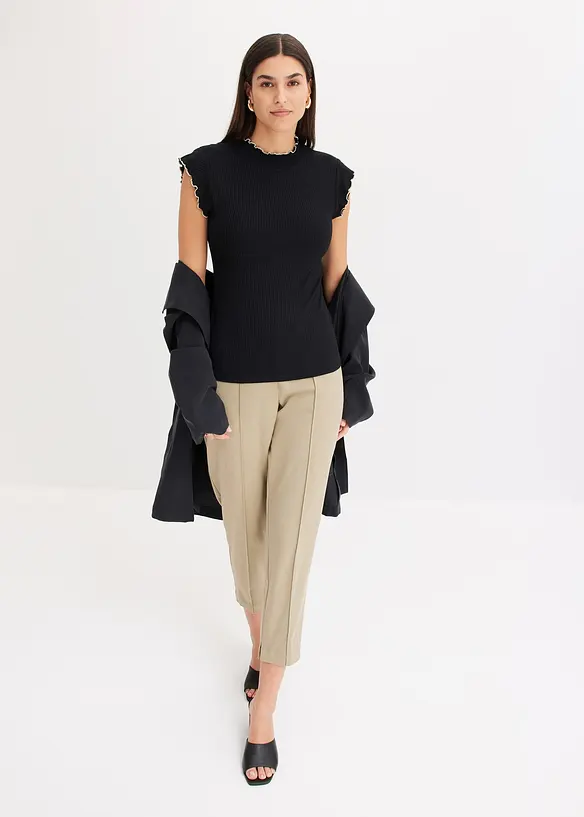 Ribbstickad topp med krusade avslut, bonprix