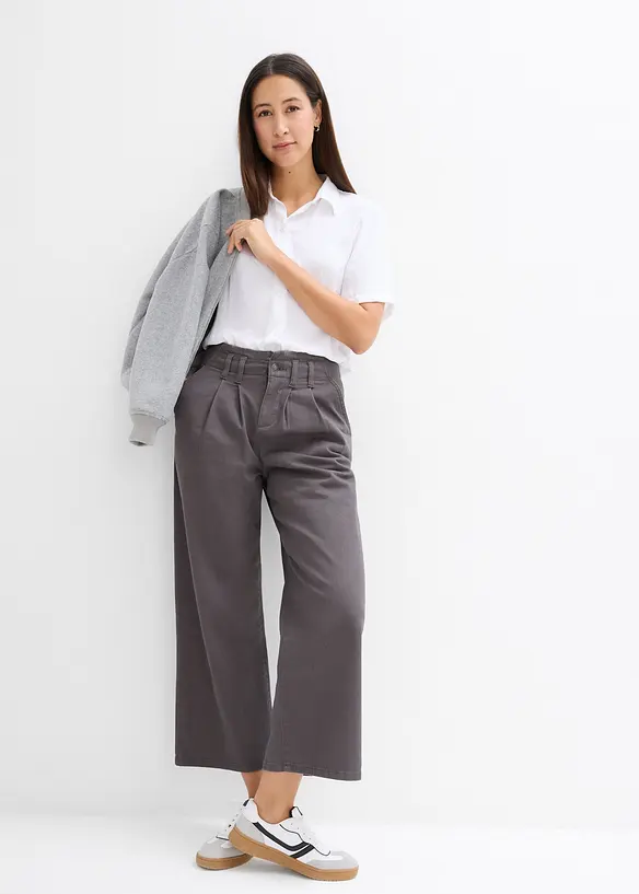 Blus av l&auml;tt kr&auml;pp i fyrkantig modell, bonprix