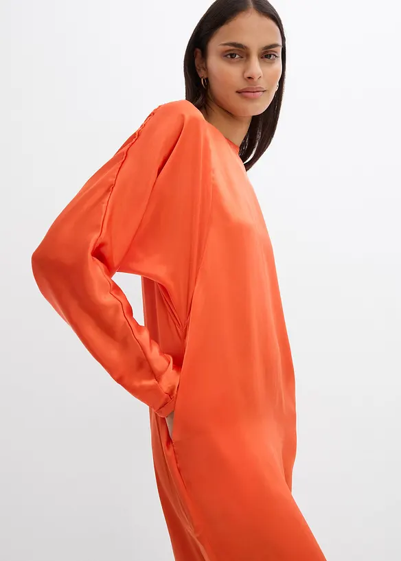 Midiklänning med fladdermusärmar i böljande satin, bonprix