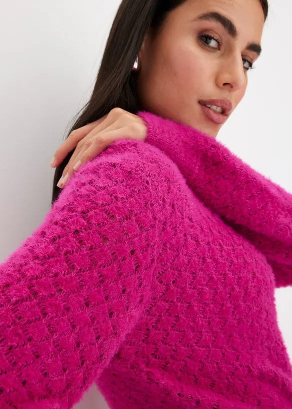 H&aring;lstickad tr&ouml;ja med fj&auml;dergarn, bonprix