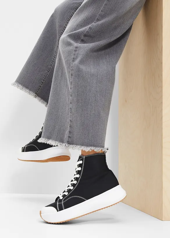 Sneakers med h&ouml;ga skaft och plat&aring;sula, bonprix